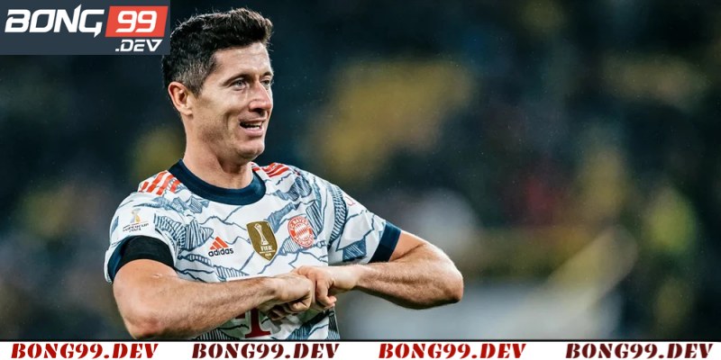 Sát thủ vòng cắm Robert Lewandowski