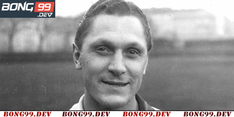 Top cầu thủ ghi nhiều bàn thắng nhất thế giới có tên Josef Bican (Áo)